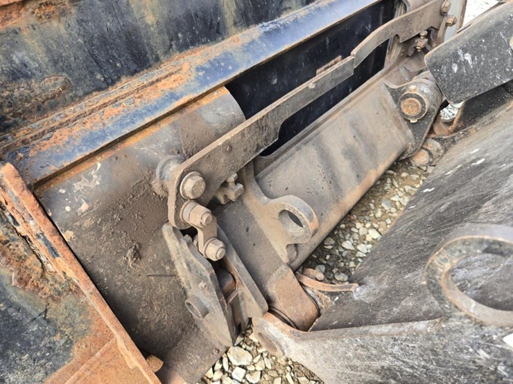 2010-jcb-180-image-14
