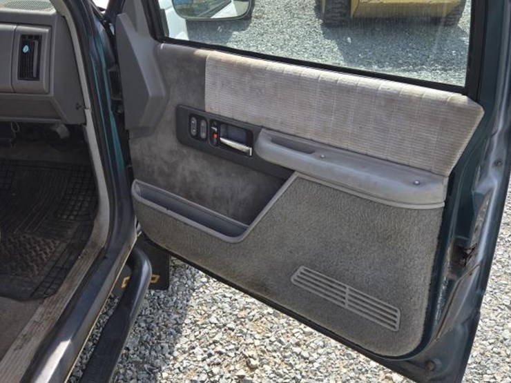 1994-chevrolet-silverado-image-19