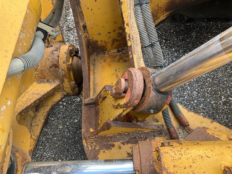 2012-caterpillar-d6t-lgp-image-9