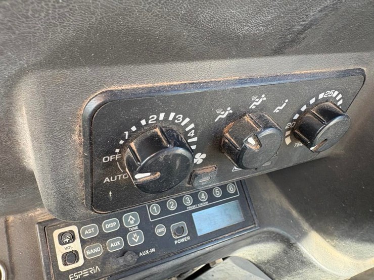 2019-takeuchi-tb290-image-24