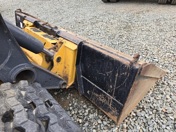 2022-deere-333g-image-12