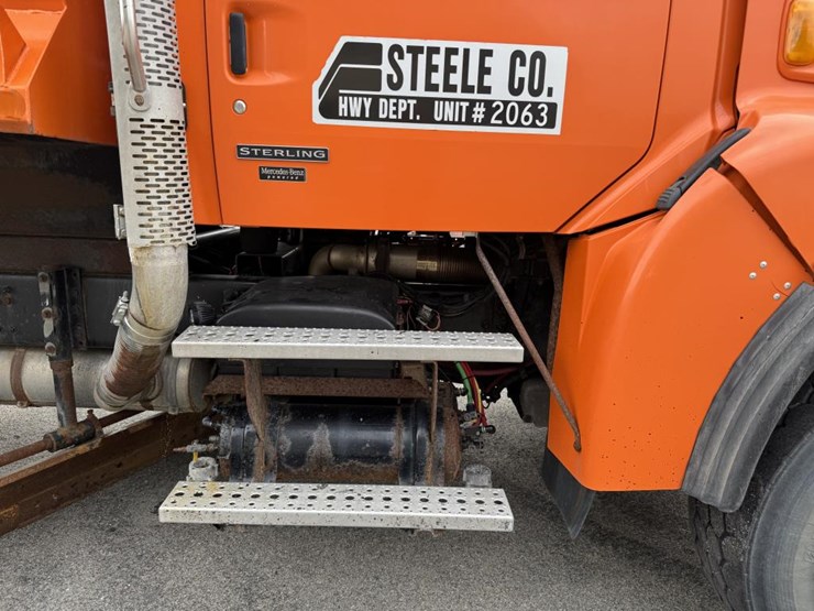 #1084-•-2006-sterling-tandem-axle-patrol-truck-image-22