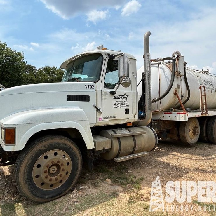 (x) (1-20) 2010 MACK Pinnacle 80-Bbl 3-Axle Vacuum...