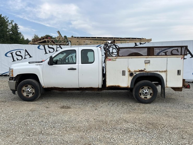 2011-chevrolet-2500hd-image-2