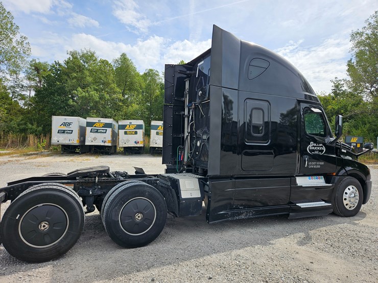 2018-freightliner-cascadia-126-image-19