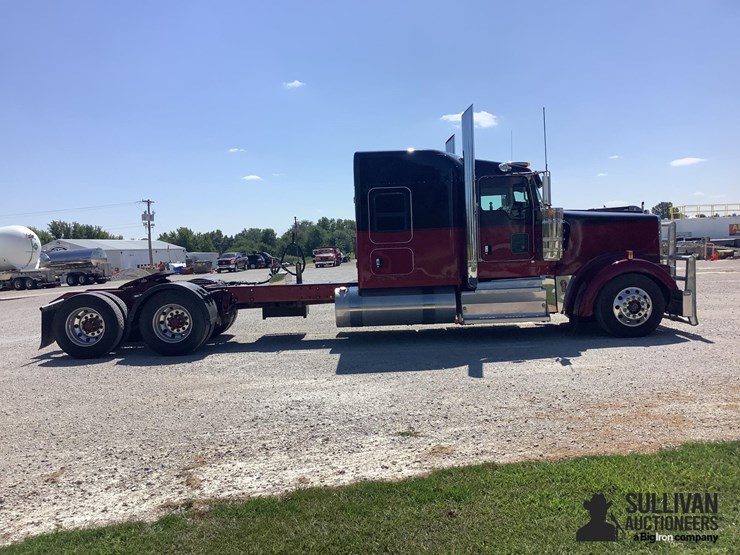 2016-kenworth-w900-image-4