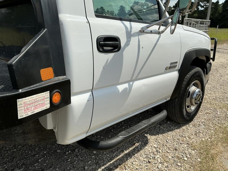 2007-chevrolet-3500-image-19