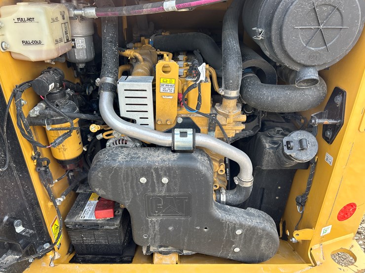 2021-caterpillar-236d3-image-27