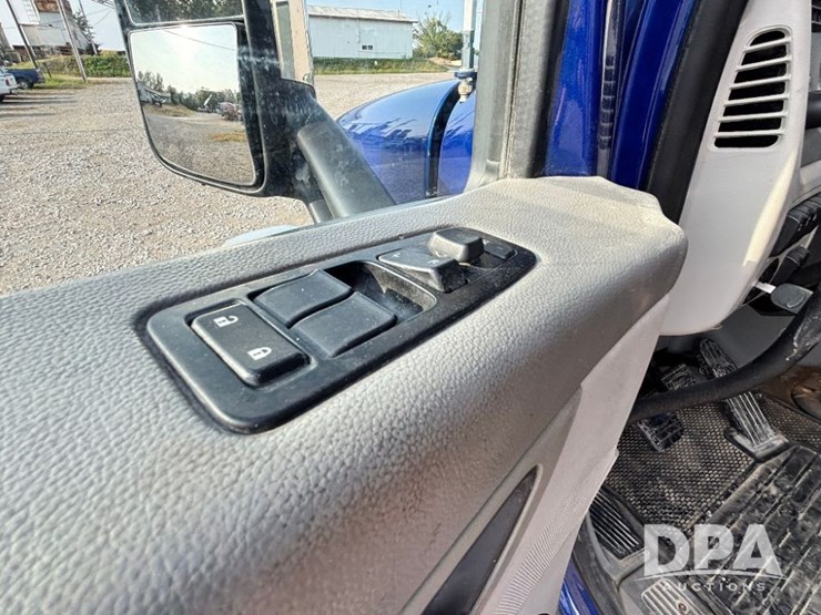2019-peterbilt-567-image-84