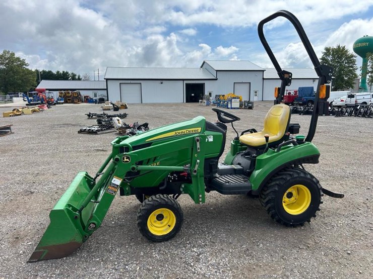 2020-john-deere-1023e-image-4