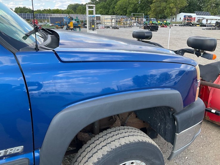 2004-chevrolet-k2500-image-49