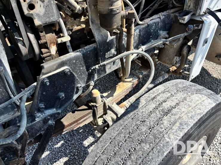 1986-peterbilt-359-image-56