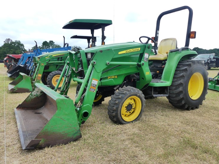 john-deere-3038e-image-1