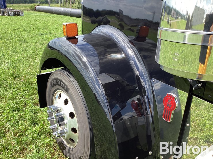 2024-kenworth-w900l-image-10