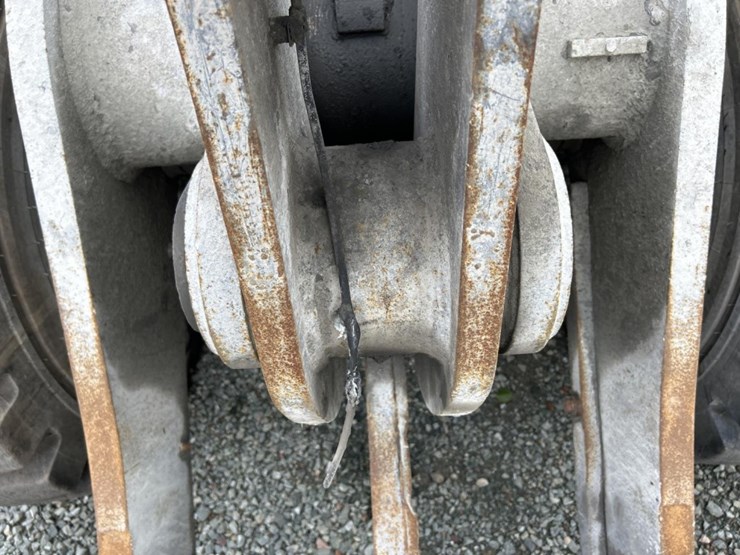 2014-deere-824k-image-19