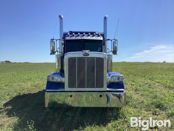 2023-peterbilt-389-image-2