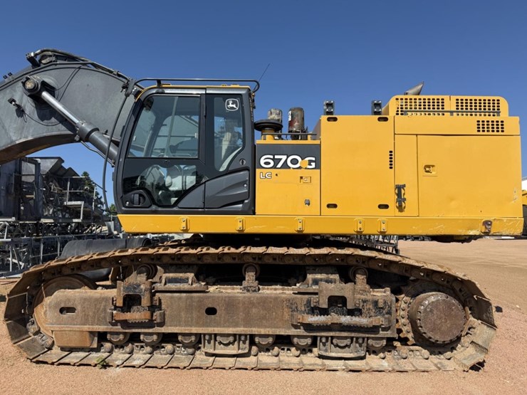 2020-deere-670g-lc-image-2
