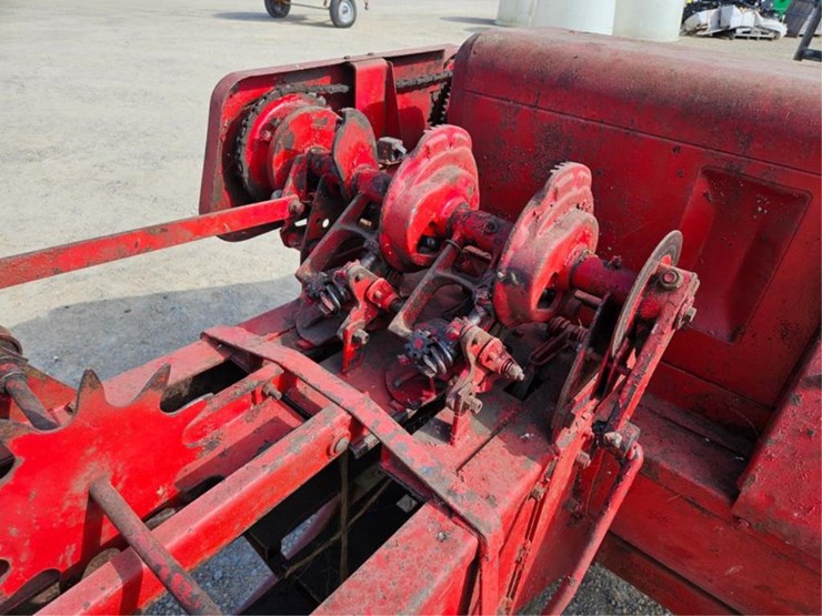 new-holland-68-image-16