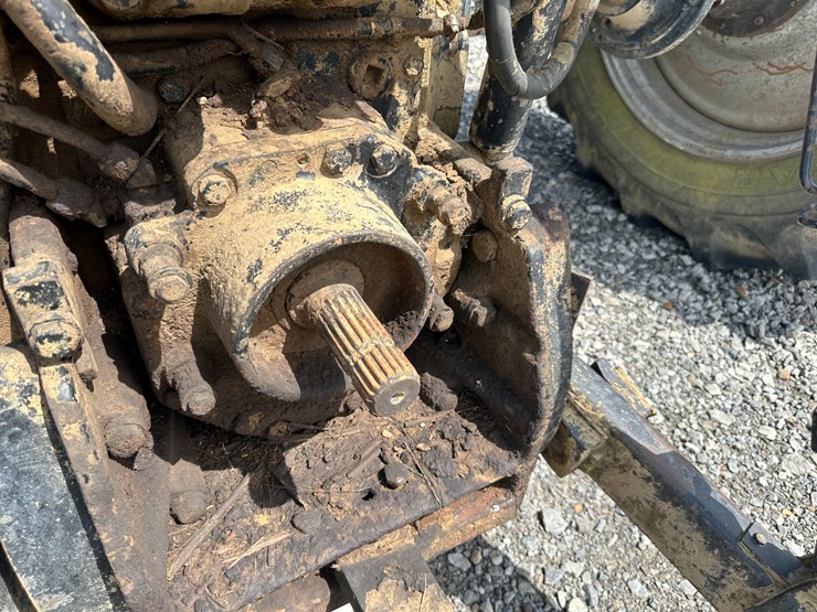 #32184-•-inop-case-international-7140-tractor-image-19