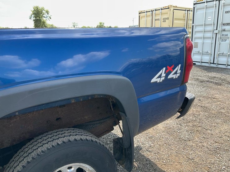 2004-chevrolet-k2500-image-30