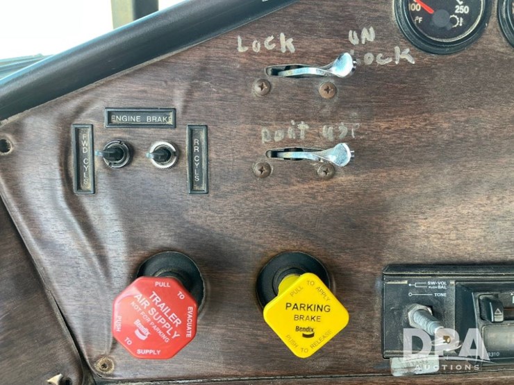 1991-freightliner-truck-(jn2955,-unit-758)-image-63