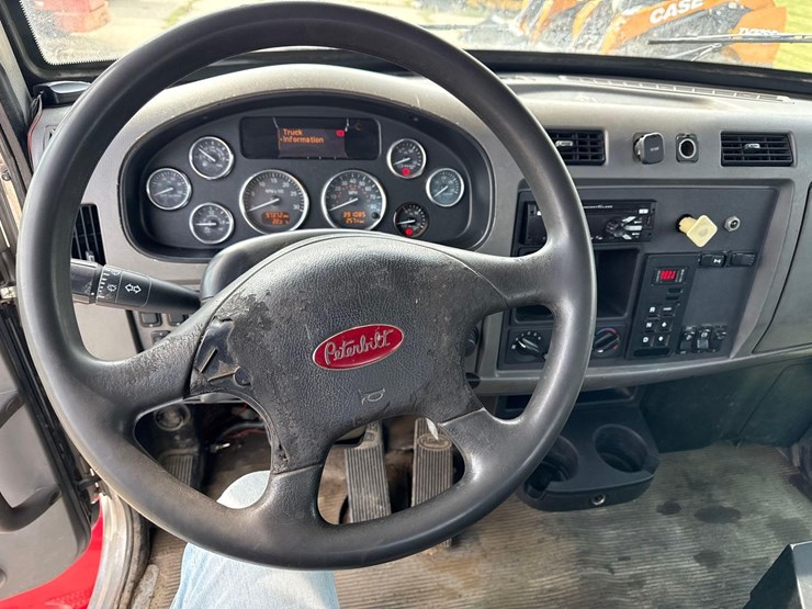 2014-peterbilt-337-image-26