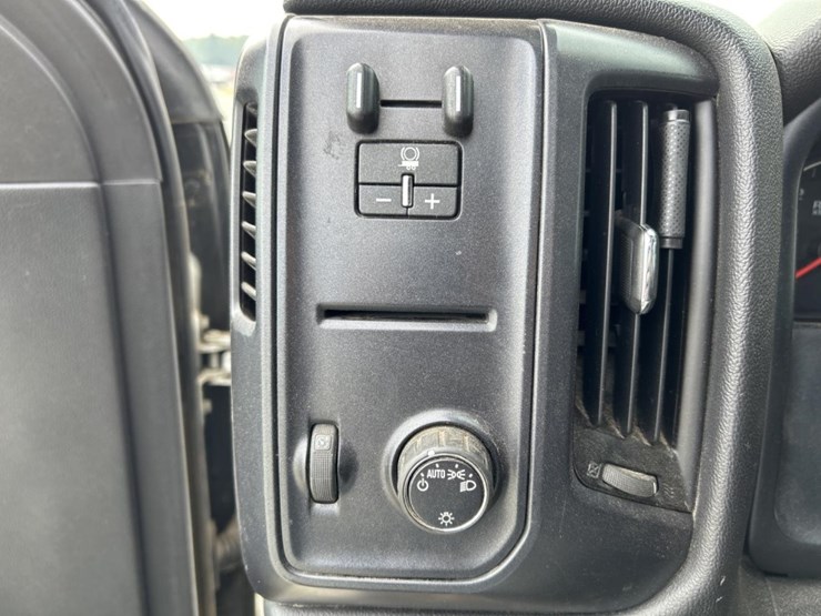 2015-chevrolet-2500hd-image-56