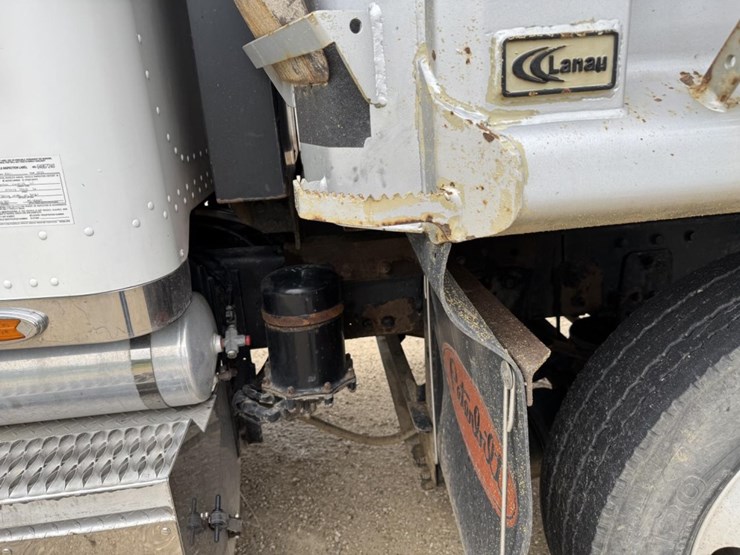 1995-peterbilt-359-image-33