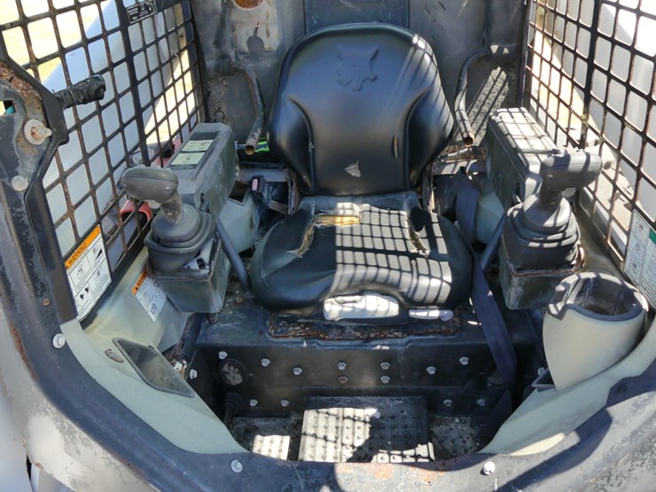 2012-bobcat-s850-image-12
