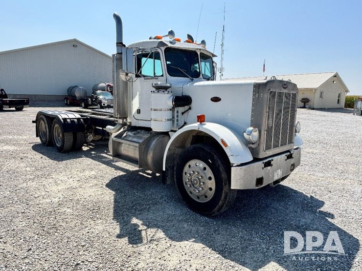 1986-peterbilt-359-image-5
