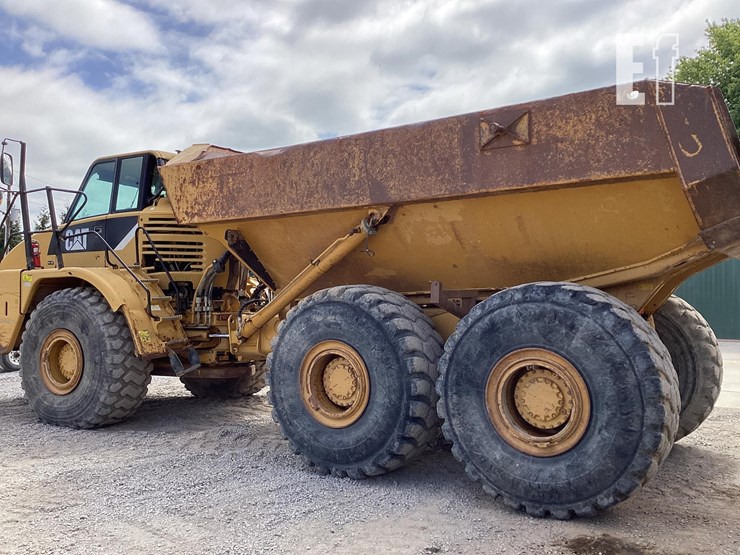 2010-caterpillar-740-image-2