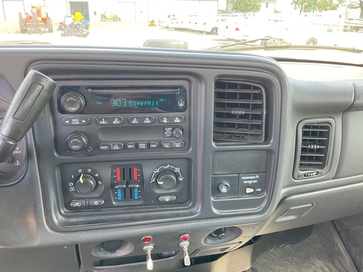 2004-chevrolet-k2500-image-79