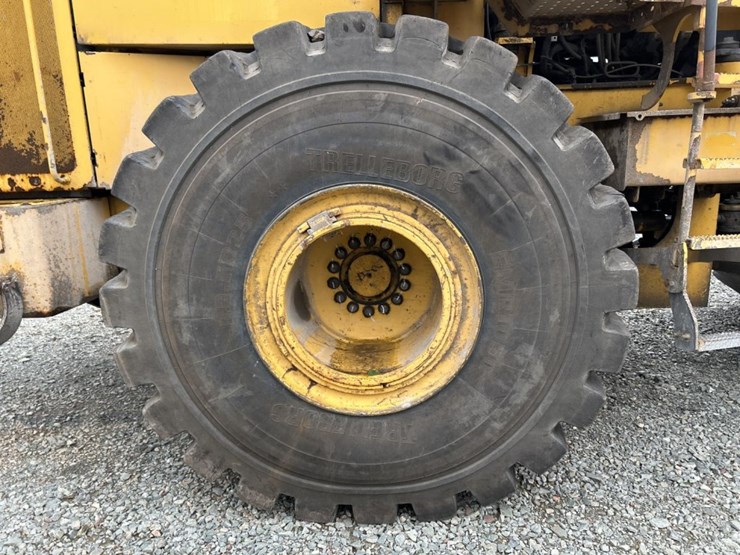 2014-deere-824k-image-82