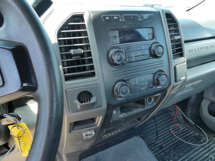 2019-ford-f350-xl-image-15