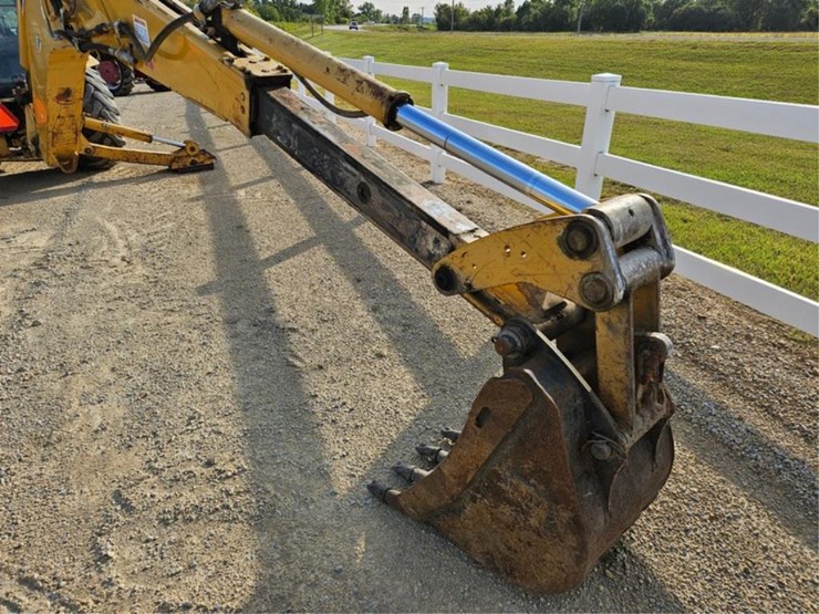caterpillar-430d-image-25