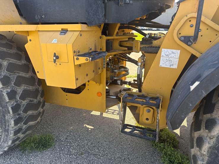 2023-caterpillar-930m-image-12