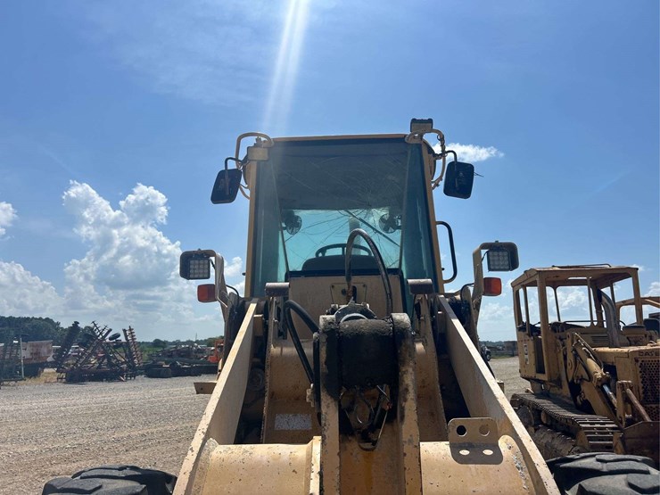 john-deere-444h-image-11