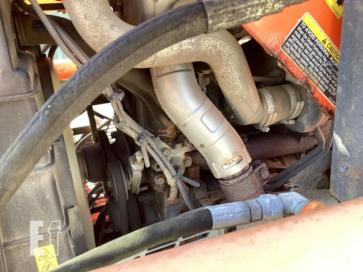 2016-kubota-m7060d-image-11