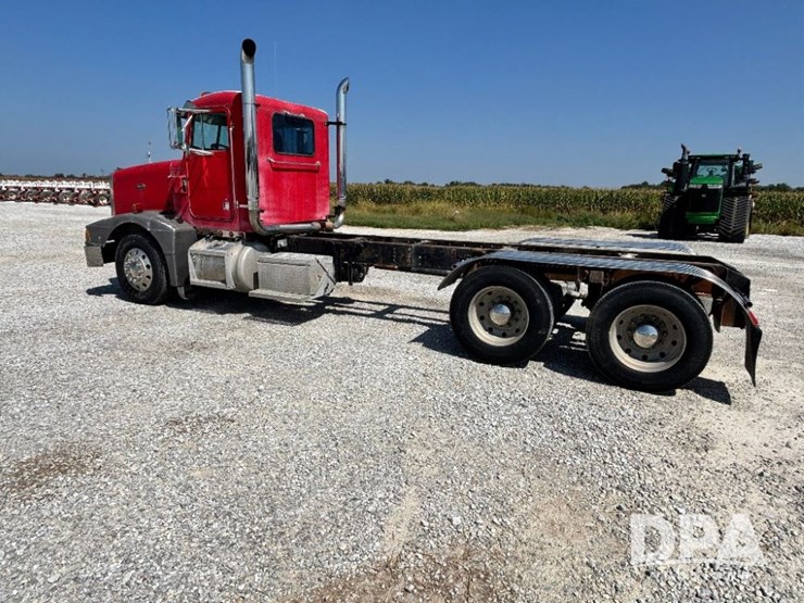 1993-peterbilt-377-image-15