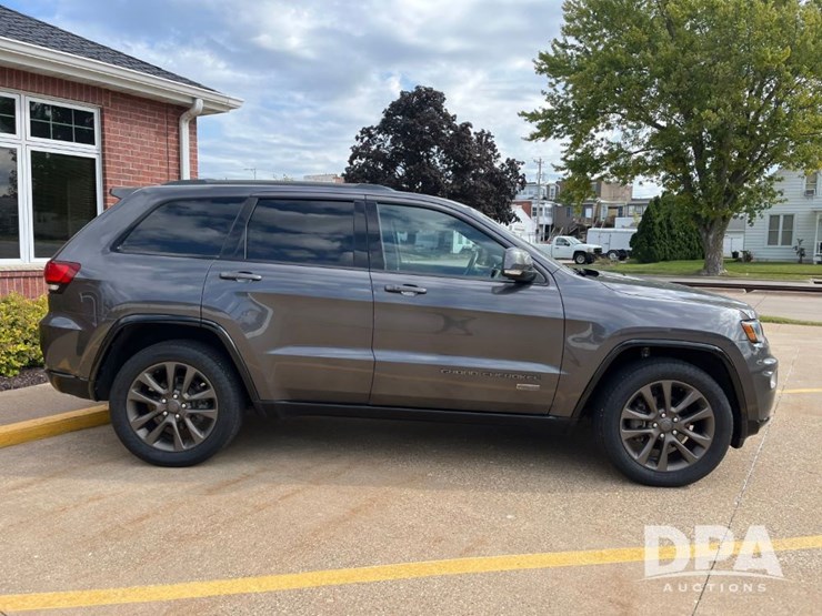 2016-jeep-grand-cherokee-image-3