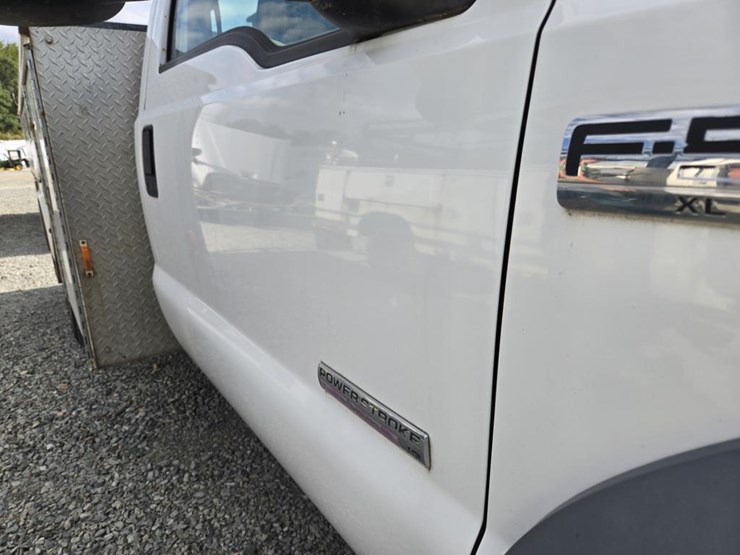 2006-ford-f550-image-17