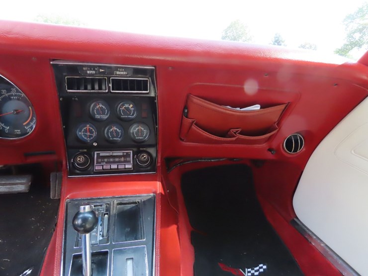 1976-chevrolet-corvette-stingray-image-22