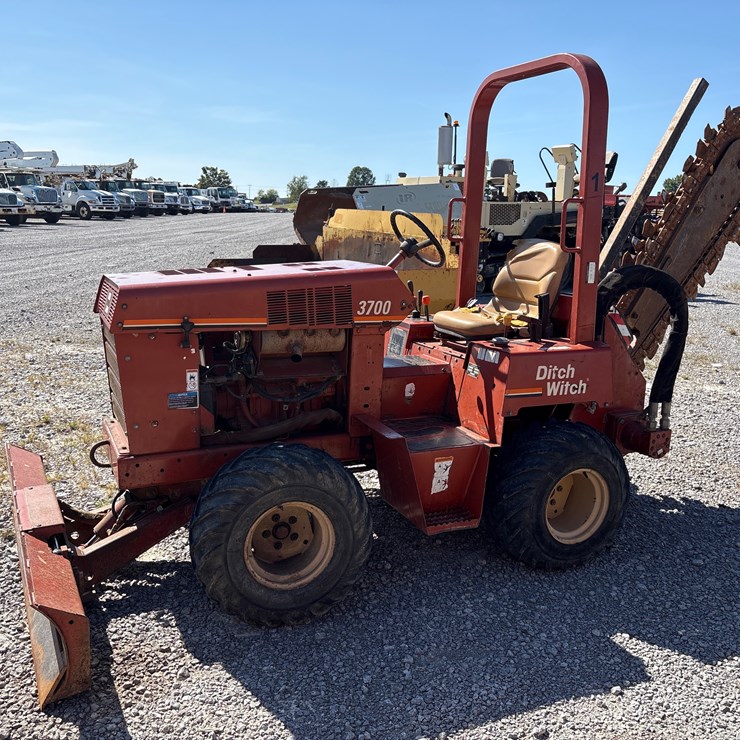 DITCH WITCH 3700