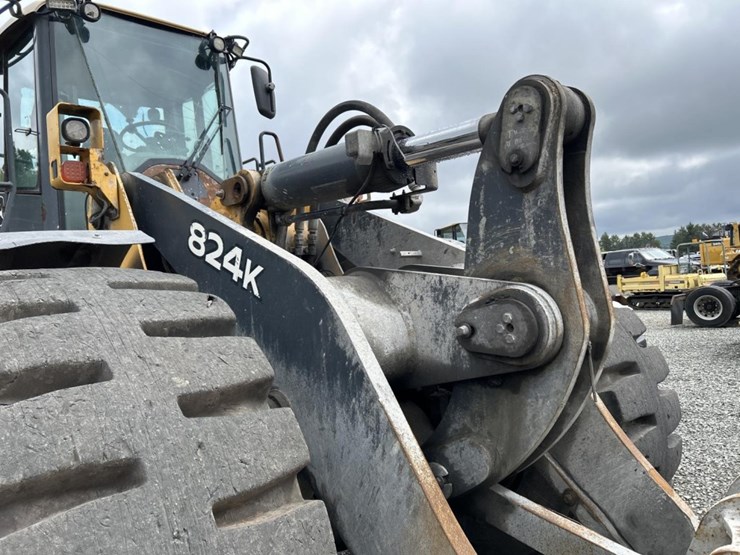 2014-deere-824k-image-31