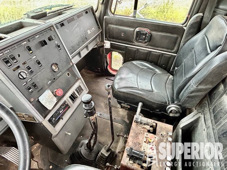 2001-mack-cl713-image-7