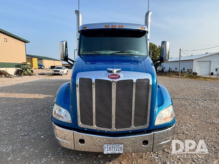 2015-peterbilt-579-image-3
