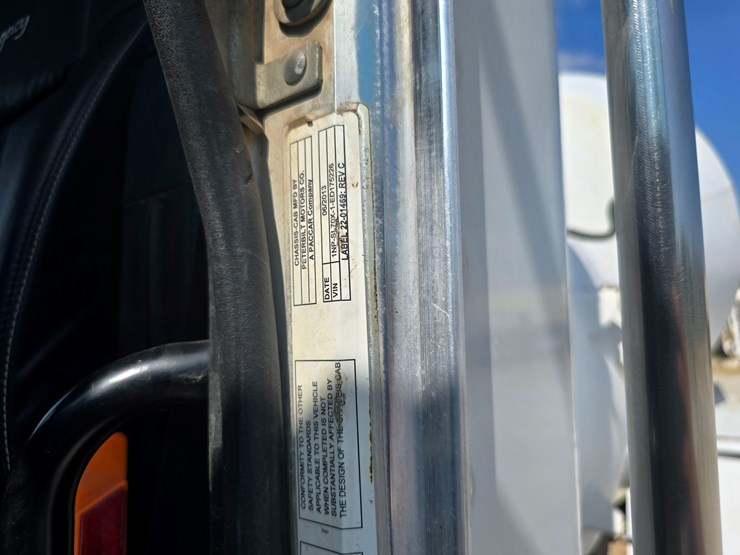 2014-peterbilt-365-image-77
