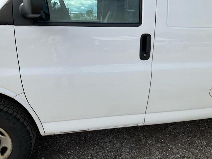 2013-chevrolet-express-g2500-image-17