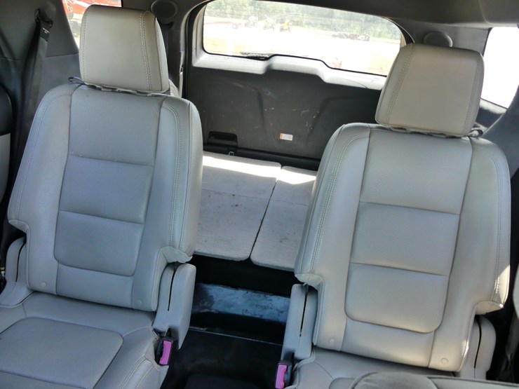 2012-ford-explorer-image-7
