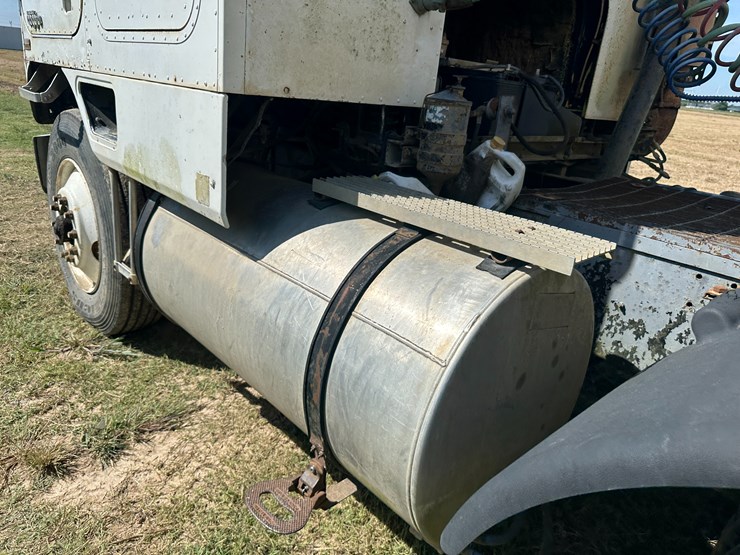 #32159-•-1984-international-co9670-sleeper-truck-tractor-vin:-1hsrdjwr0ehb13117-image-24